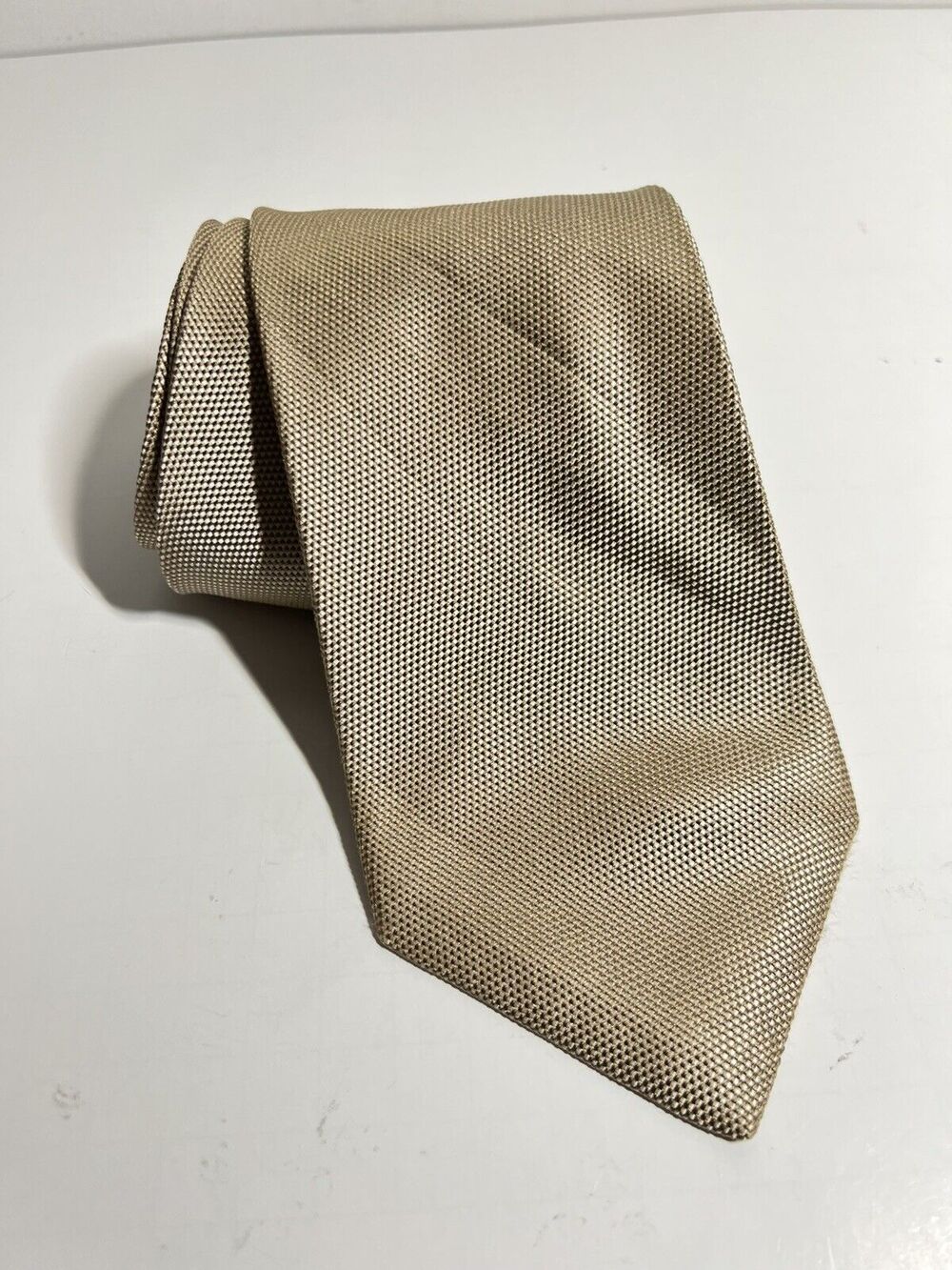 Gucci EUC Classic Gold Print 100% Silk Tie 58" x 3.75"
